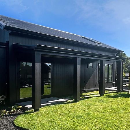 Hillbrook - A Luxurious Guesthouse Ohauiti Exterior photo
