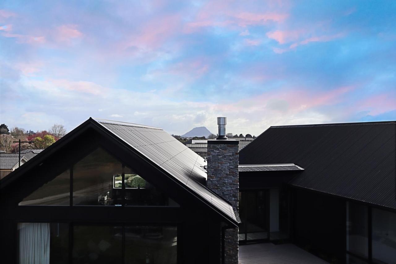 Hillbrook - A Luxurious Guesthouse Ohauiti Exterior photo